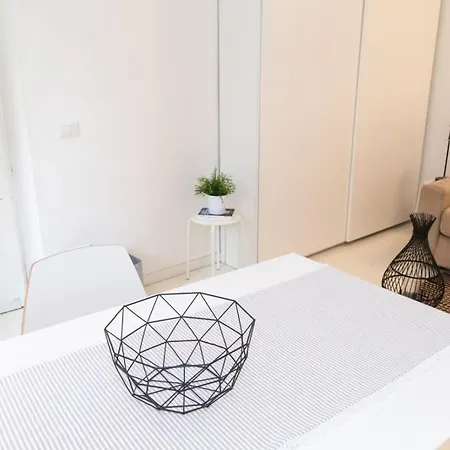 Golden Leaf - 7sundays Apartment