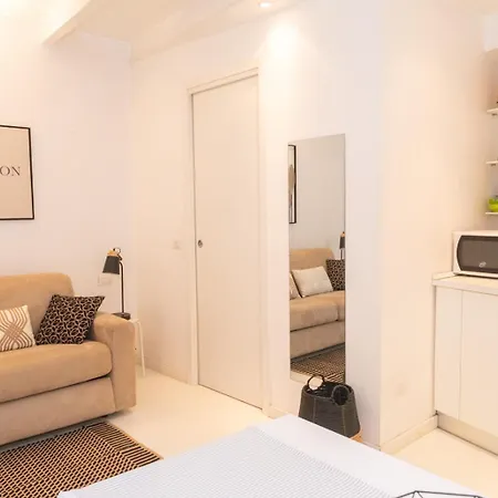 Golden Leaf - 7sundays Apartment *