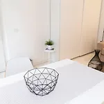 Golden Leaf - 7sundays Apartment